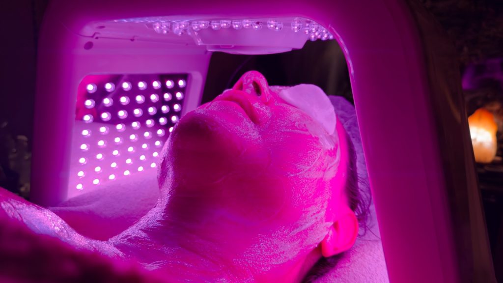 Peeling ultrasónico + Vitaminas con velo humectante y Mascara led